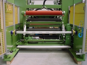 Unwind station of short roll winder Unwind station of short roll winder