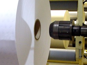 Chucks for shaftless reel support Chucks for shaftless reel support
