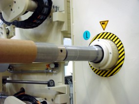 Shaftless reel support Shaftless reel support