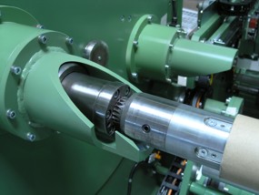 Integrated winding shaft extractor