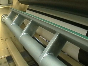 Vacuum bar at automatic taping process