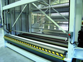 Accumulator with pneumatically driven carriage and additional pull rolls